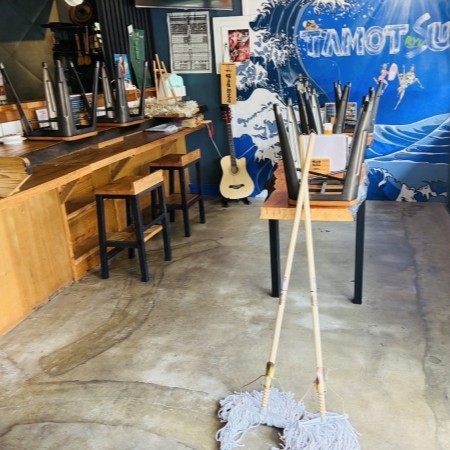 居酒屋清掃(営業前の静かな環境)での清掃作業